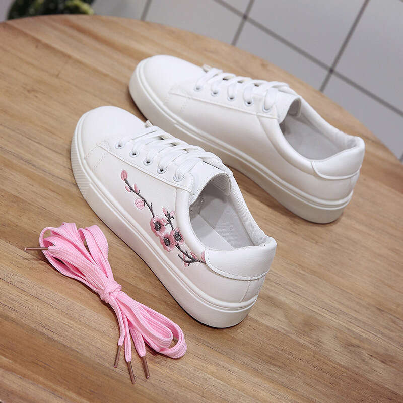 2020 Spring and Summer New Street Photography Female Students Embroidered Flat Sports Casual White Korean Edition Women's Shoes