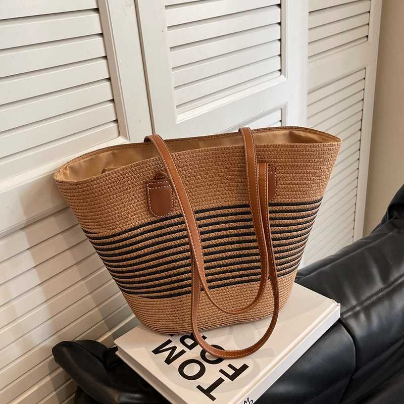 Korean Version Hand Held Bag for Women New Trendy Winter Simple Fashion Grass Woven Beach Niche Handbag