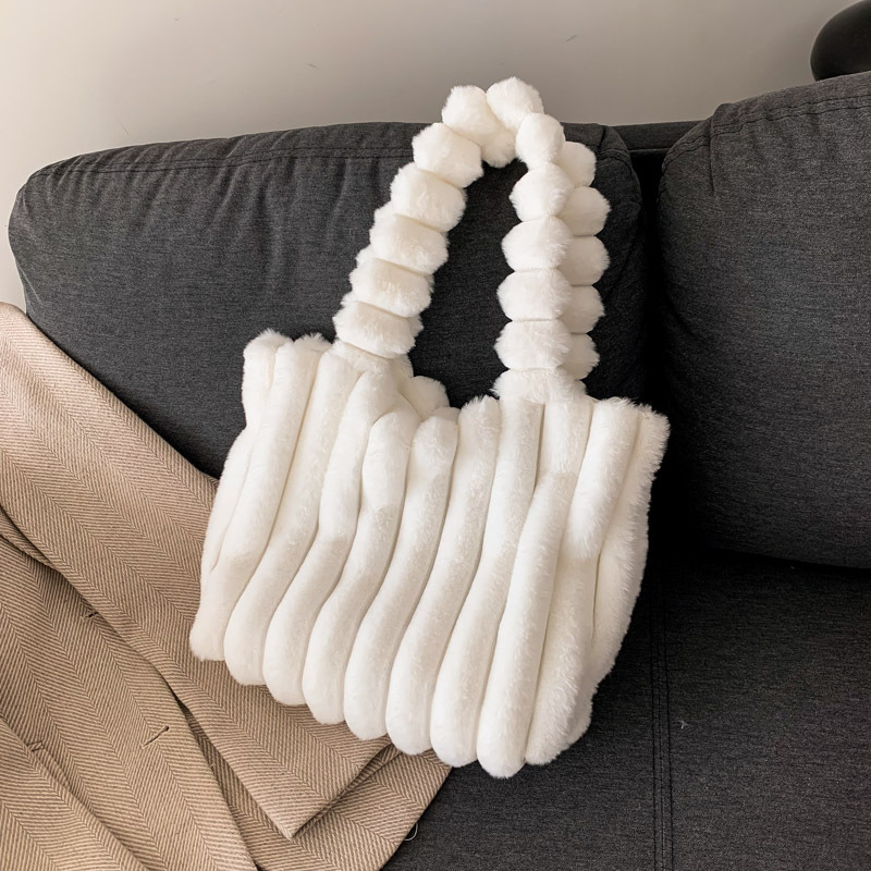 Free Delivery Designer Bag Plush Autumn Winter 2025 Fashionable And Versatile New Lightweight Plush Large Capacity Single Shoulder Commuting High End 