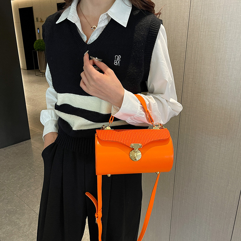 Advanced Western Style Handheld Box for Women 2024 New Fashionable Splicing Shoulder Versatile Crossbody Small Square Bag