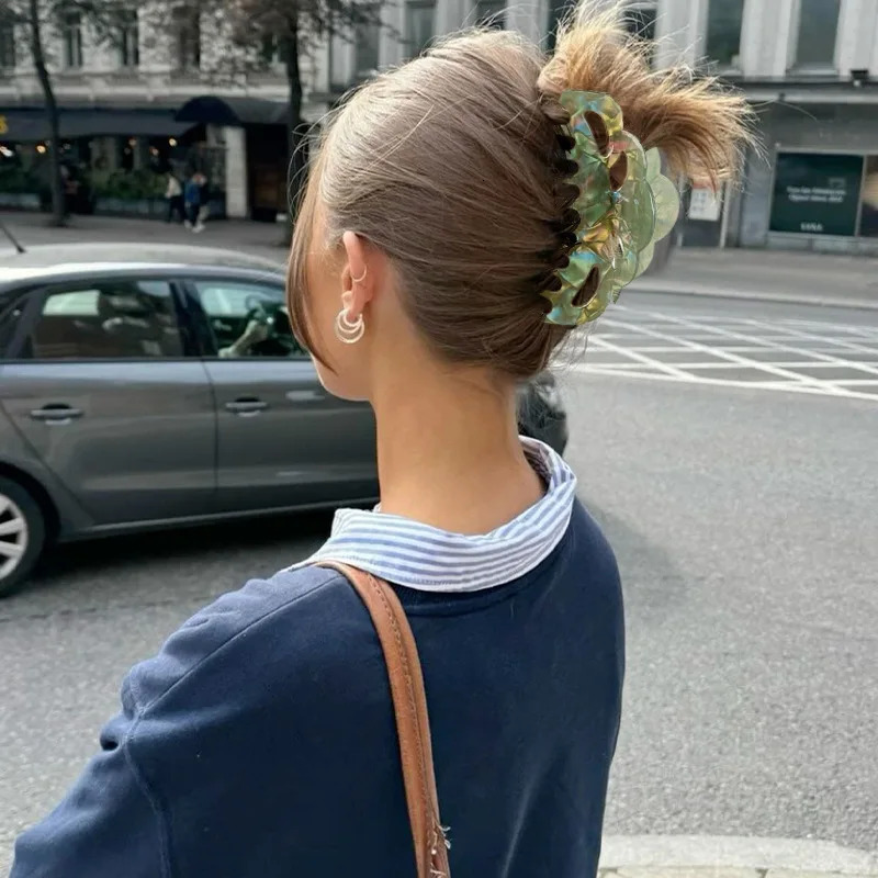 Simple Hollow Elegant Hair Clips Oversized Sparkly Mermaid Acrylic Hair Claw Stylish Headwear Accessory for Long Hair 250517