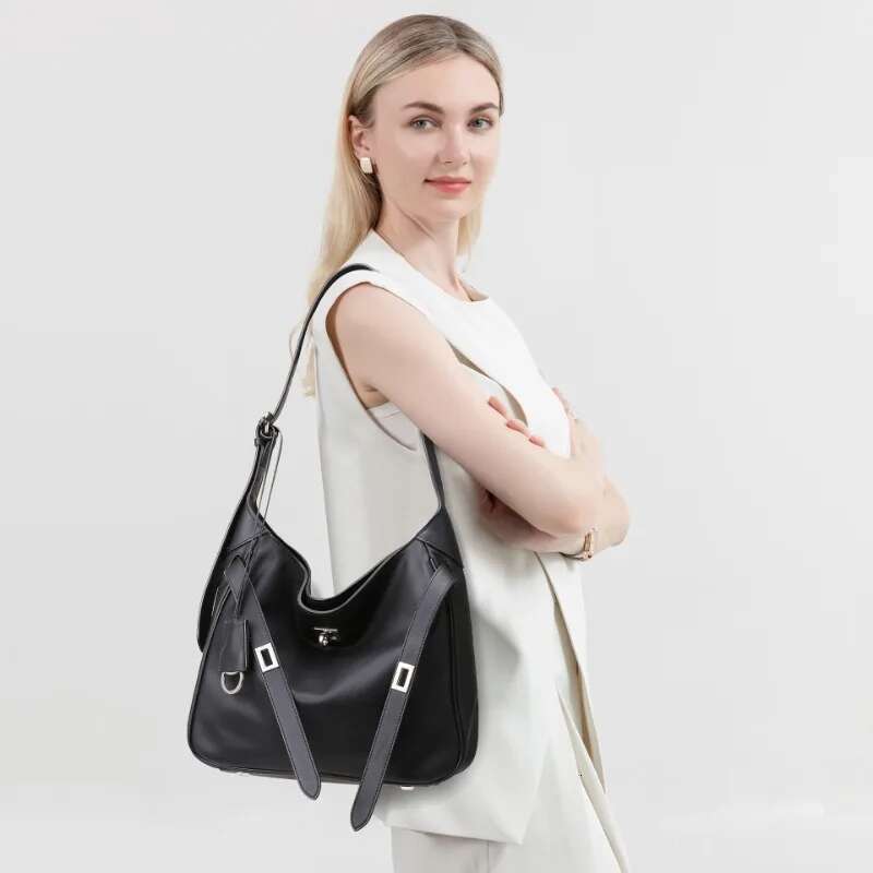 Shoulder Commuting, Simple Yet Sophisticated, With Large Capacity And A Light Crossbody Bag For Women