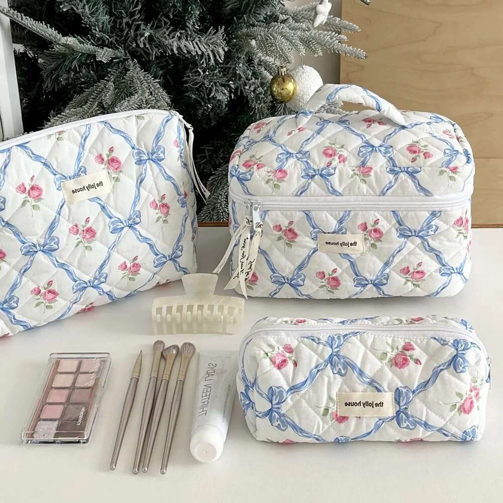 Portable large capacity girl's heart cartoon dot cosmetic storage toiletry bag