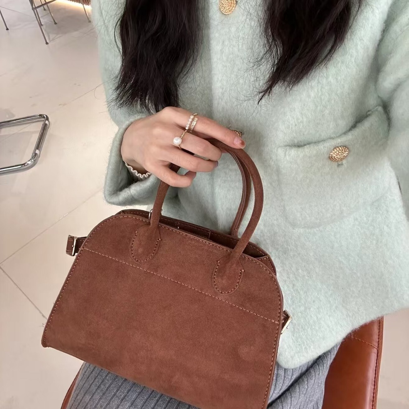 Suede official document for women in spring 2025 new high-end handbag shoulder bag fashionable commuting tote bag