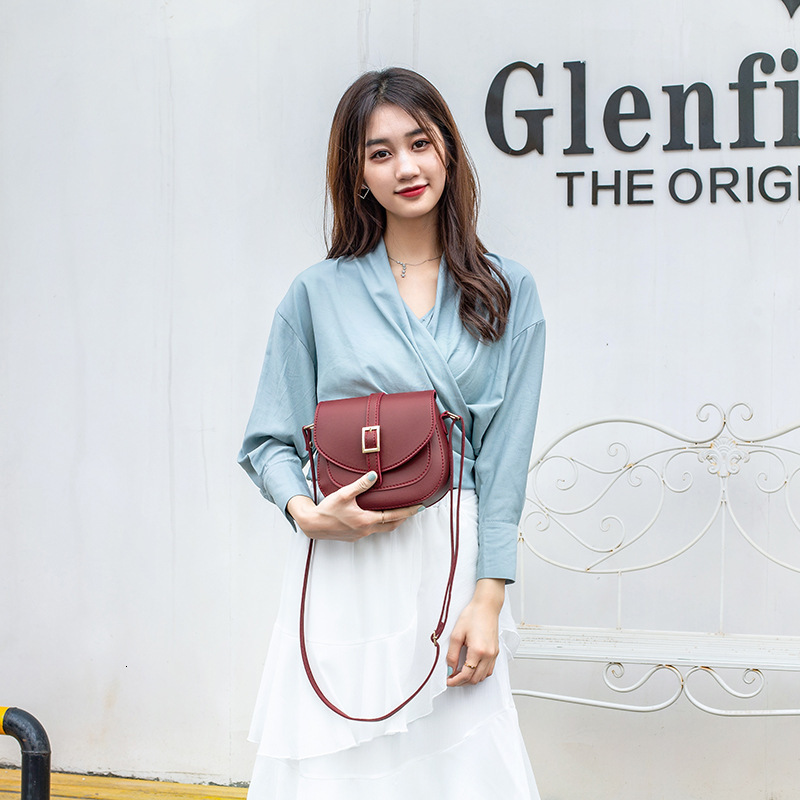 Top brand high-quality 2025 new fashionable multifunctional half saddle belt style single shoulder diagonal cross women's bag trend free designer