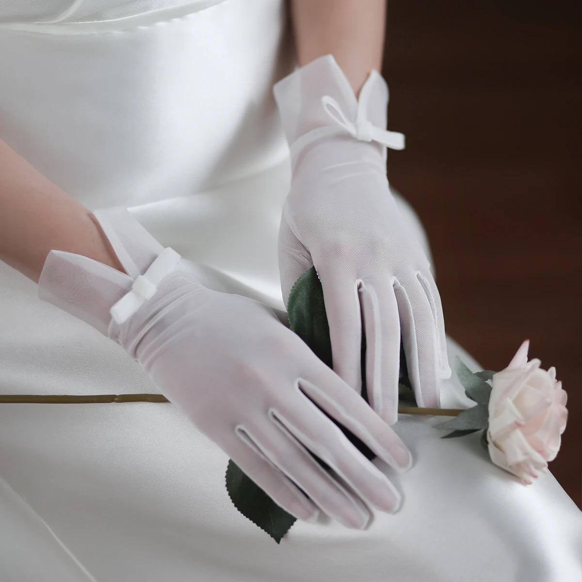 WG057 Exquisite Wedding White Bridal Gloves Elastic Mesh Bow Brides Fingertip Wrist Gloves Women Pageant Prom Handschuh 250520
