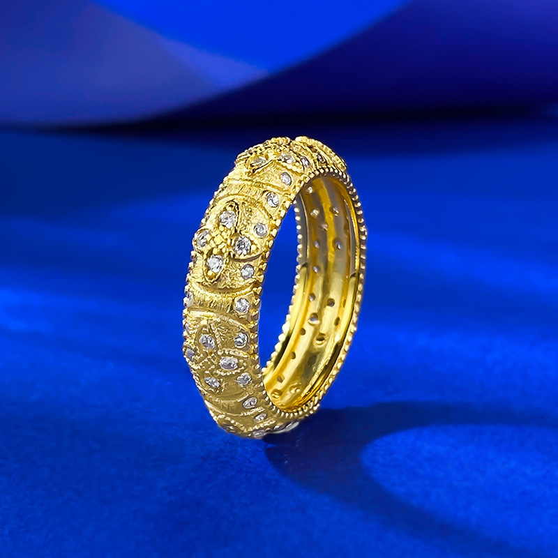 Sophisticated Francophile Charm: Classic Four-Leaved Lucky Ring Crafted from Sparkling Crystals