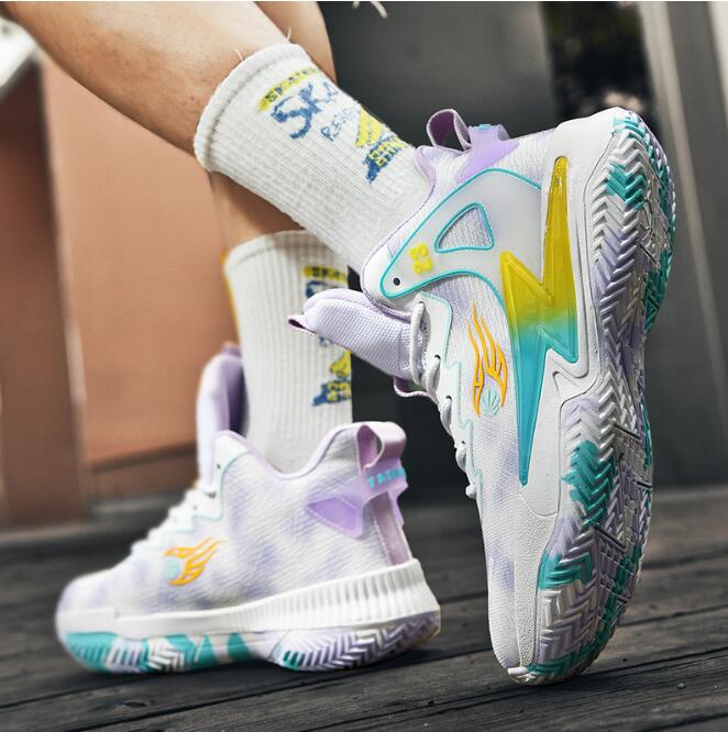 New basketball shoes for men in summer lightweight and casual sports running shoes breathable mesh surface practical shoes for teenagers and students 