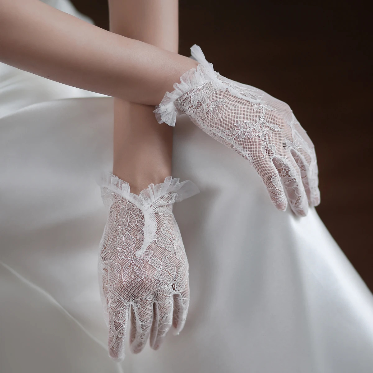 WG061 Wedding Bridal Handmade Gloves Tulle Ruffled Edge Lace Appliqued Short White Bridesmaid Pageant Prom Gloves 250520