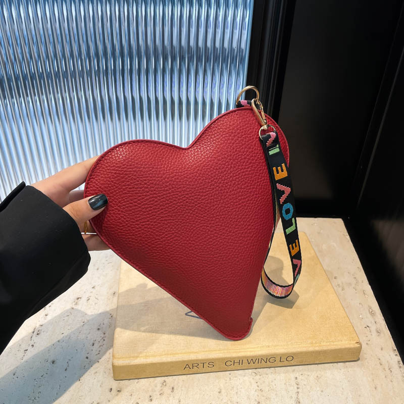 Free Delivery Designer Bag Niche Design Love 2025 Winter Beauty This Year's Popular Change Hand Korean Edition Women's Bag Trend Luxury Bag 