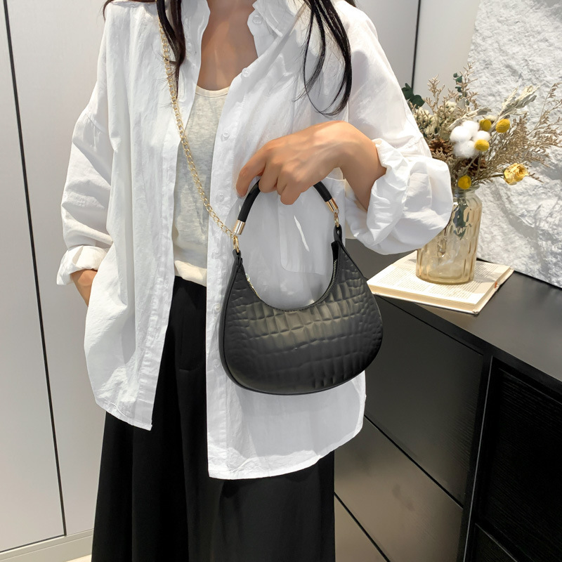 High end fashion versatile women's hand-held crescent 2024 new light luxury crocodile pattern single shoulder crossbody chain bag