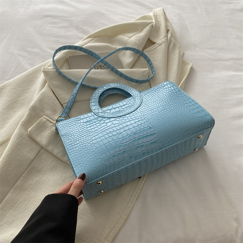 Free Delivery Designer Bag Large Capacity Fashionable Texture Solid Color Shoulder Women's 2025 Spring New Versatile Ins Crossbody Trend Luxury B