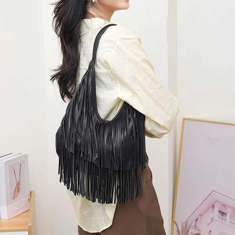 Long Tassel Hobo Underarm Shoulder BagDesigner Large Capacity Women Tote BagTrendy Solid Color Soft PU HandbagBlackBrown M250520