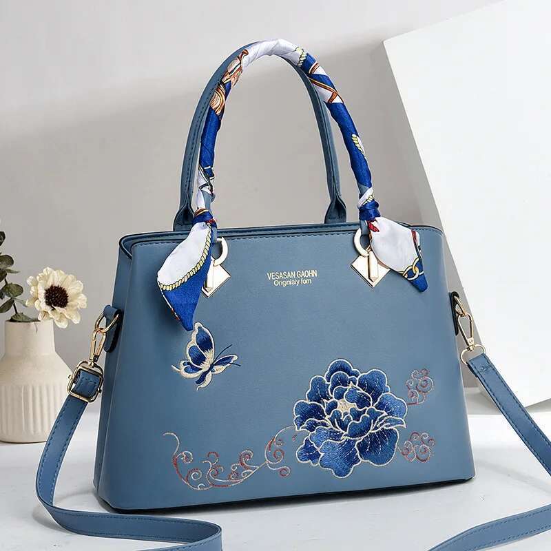 2024 New Embroidered Handbag Versatile Fashion Trend Women's Crossbody Exquisite Large Capacity Female Shoulder Bag