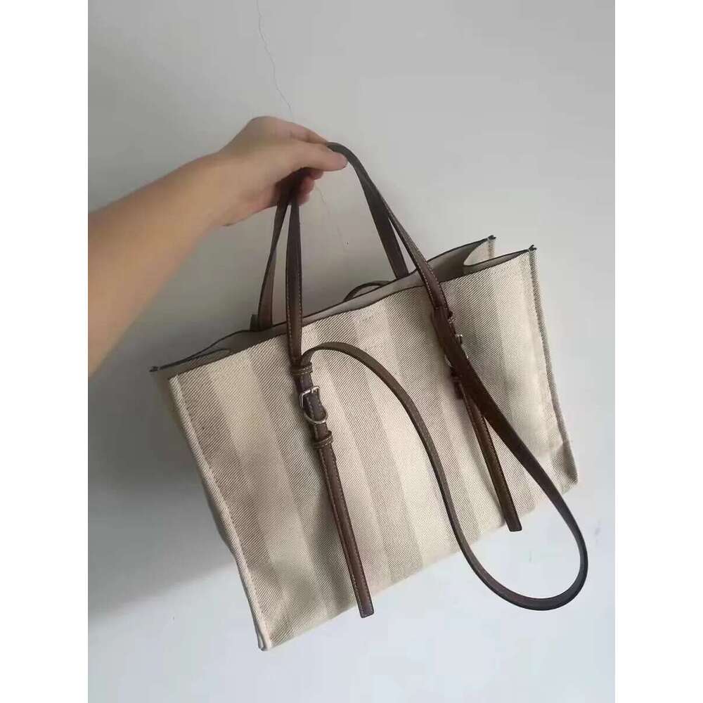Large-capacity Canvas Female New Contrast Retro Portable Tote Commuting One-shoulder Messenger Bag in Class