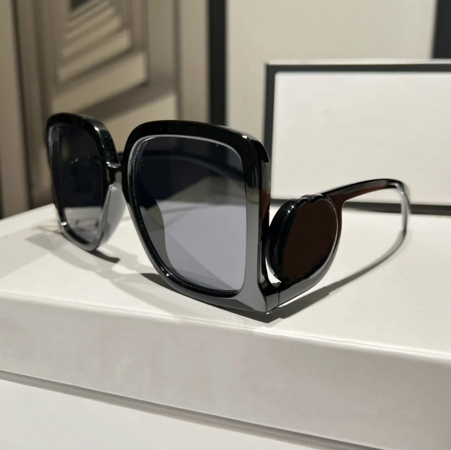 Fashion designer sunglasses for women Square Oversize Sunglasses Womens Eyewear Black Plastic Shield Sunglasses UV protection Glasses With Box
