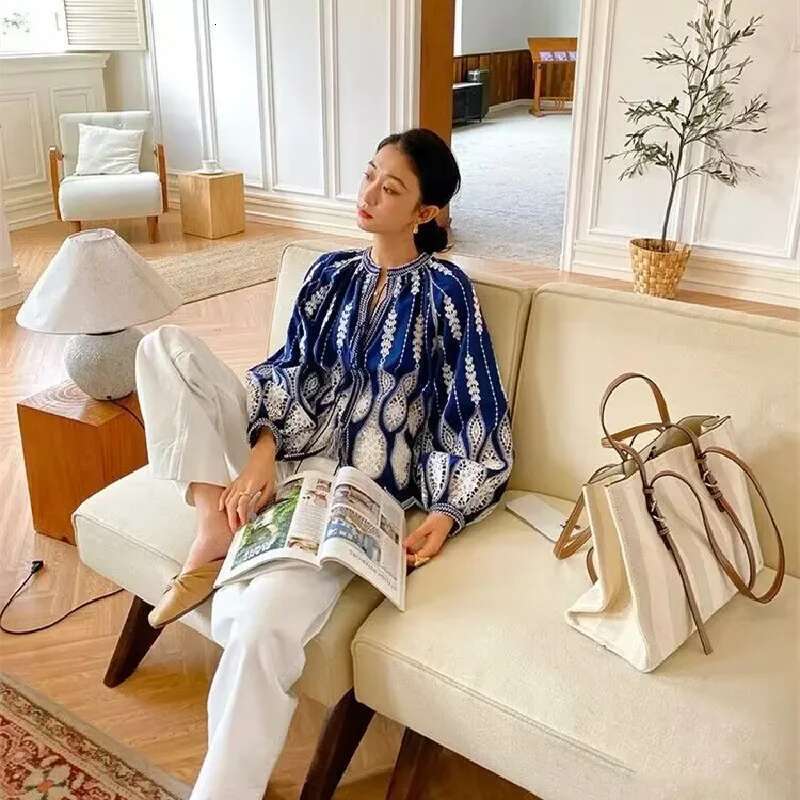Large-capacity Canvas Female New Contrast Retro Portable Tote Commuting One-shoulder Messenger Bag in Class
