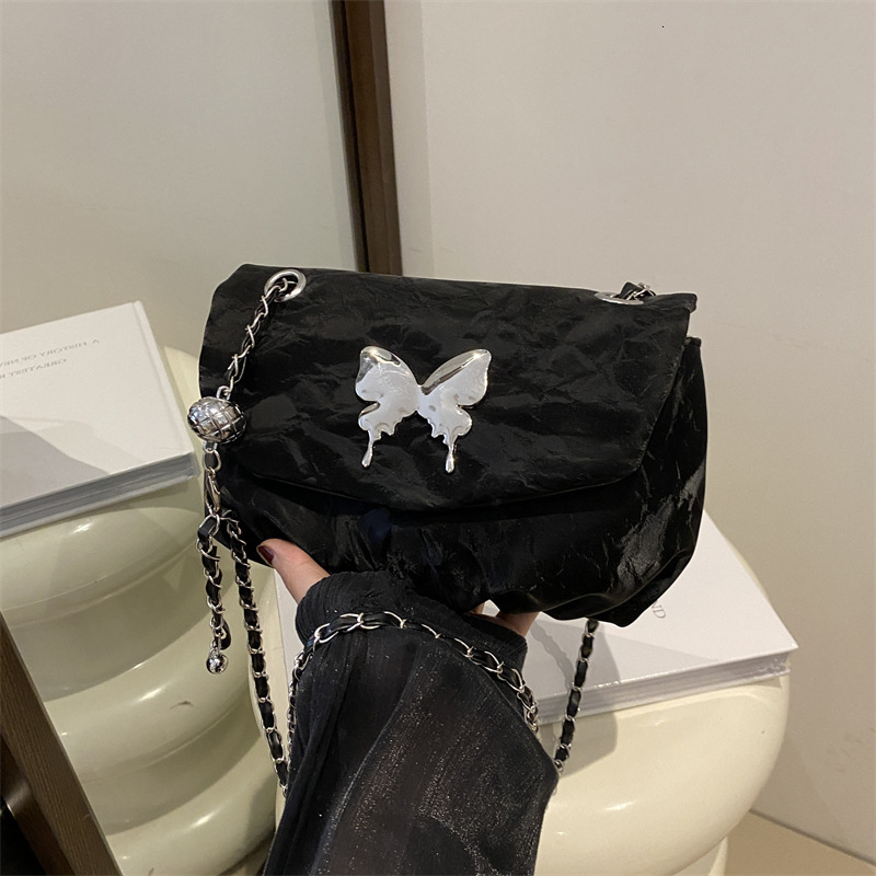 Free Delivery Designer Bag End Niche Versatile Pleated Shoulder Crossbody 2025 Summer New Fashion Butterfly Decoration Chain Saddle 8520
