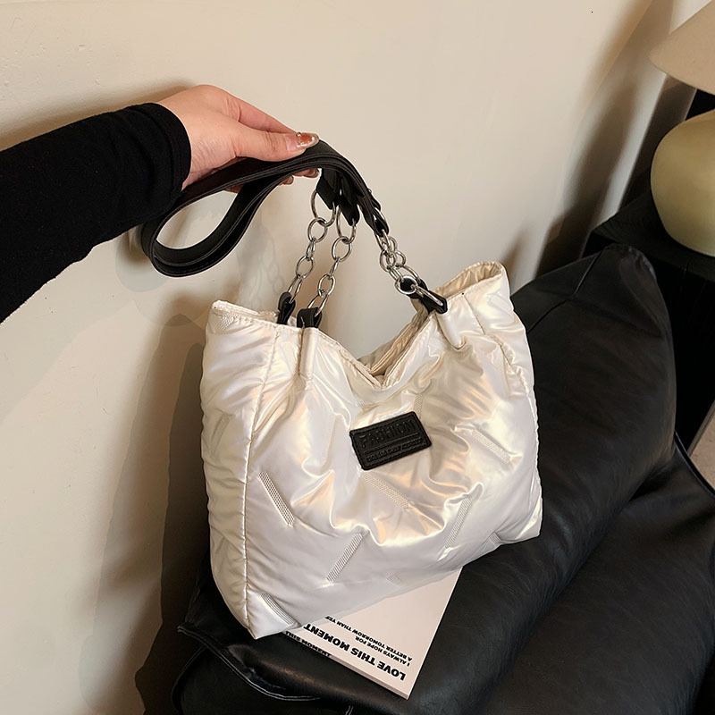 Free Delivery Designer Bag Large Capacity Down Jacket For Women 2025 New Autumn And Winter Versatile Single Shoulder Armpit High End Tote Luxury Bag