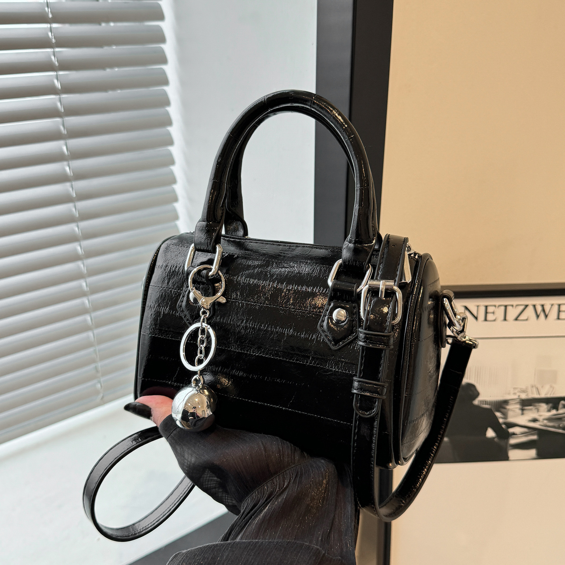 This year's popular bucket women's summer versatile 2025 new fashion crossbody bag hand-held work small handbag Free Delivery
