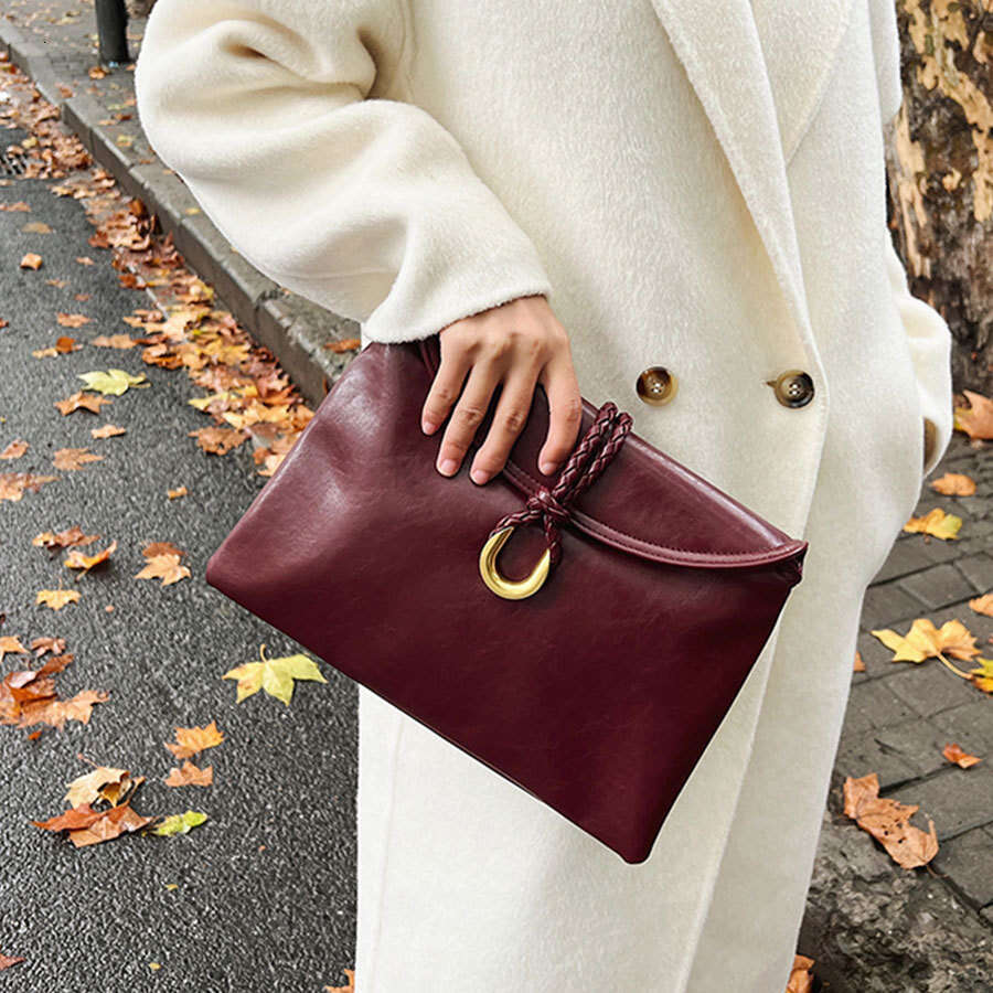 Single Shoulder New Vegetable Tanned Envelope Large Capacity Soft Leather Commuting Simple Temperament Women's Crossbody Bag