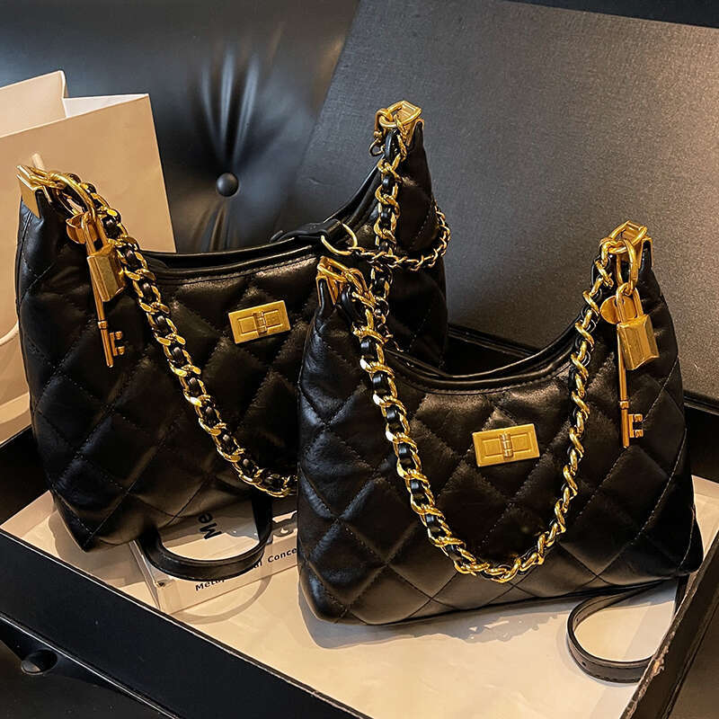 Xiaoxiangfeng Ling grid chain small women's 2025 new niche Black style shoulder crossbody wandering bag