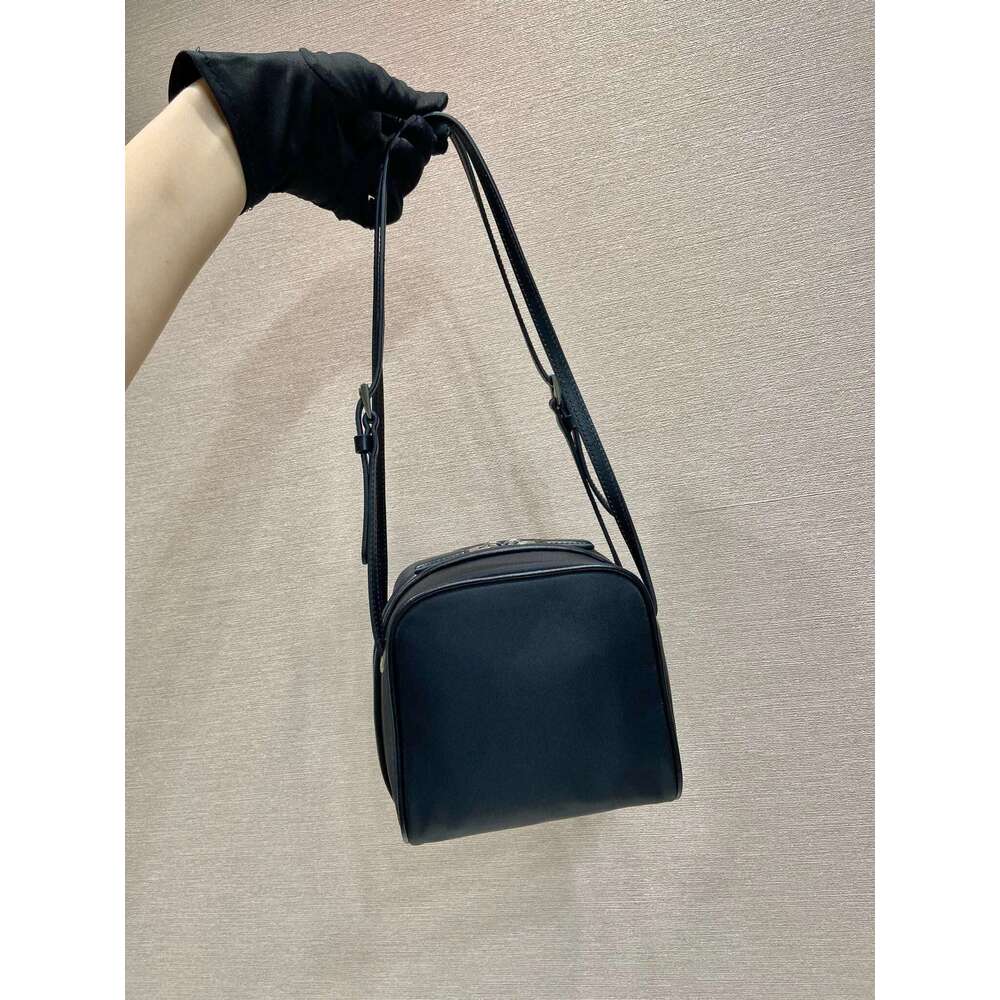 Postman Crossbody Waterproof Storage Bag Canvas With Calf Leather Material 2025 New High-Quality Simple Versatile