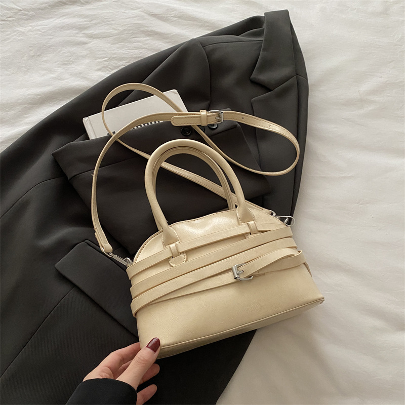 Free Delivery Designer Bag Fashion Handheld Shell 2025 Summer Simple and Western Single Shoulder Underarm Trendy Casual Crossbody Bag for Women luxury