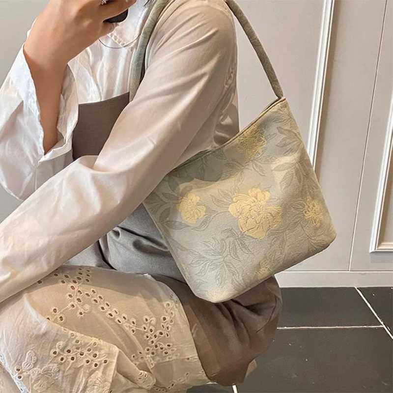 Flower Embroidered Chinese Style Dumpling Crescent Crossbody Shoulder BagChic Compact Sling BagWomen Purse Zipper Handbag M250520