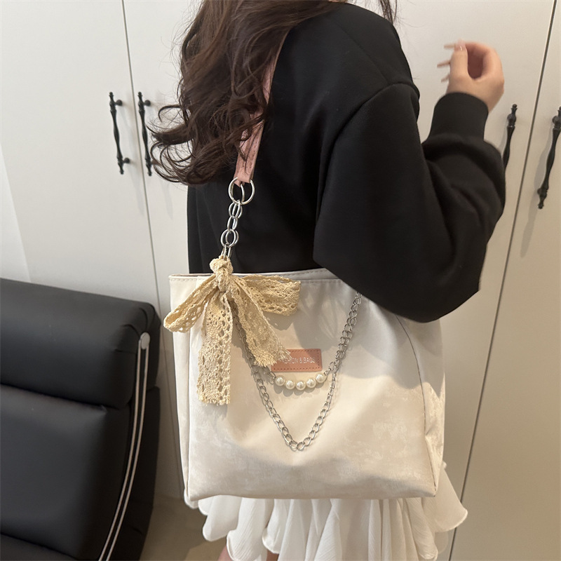 Leisure large capacity chain 2025 new college student class fashionable niche commuting shoulder tote bag
