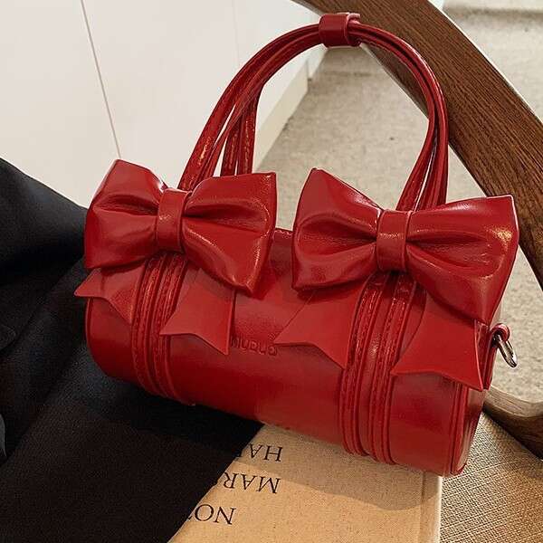 Korean version of niche high-end armpit women's 2025 summer fashionable pillow hand-held crossbody bag, new casual versatile fashion