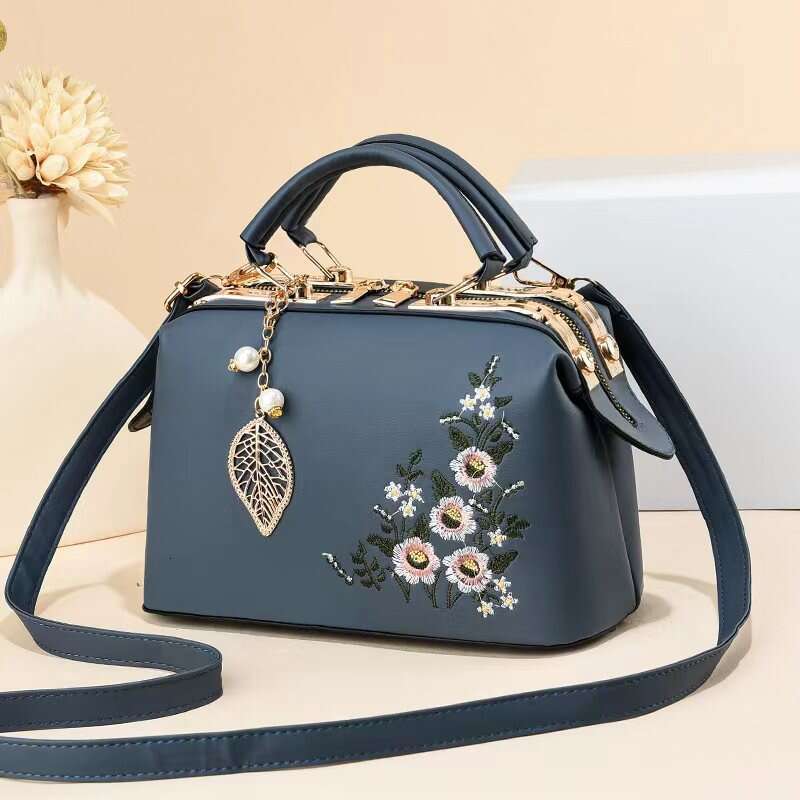 New high capacity handbag Chinese style flower single shoulder bag dignified and elegant quality women s bags