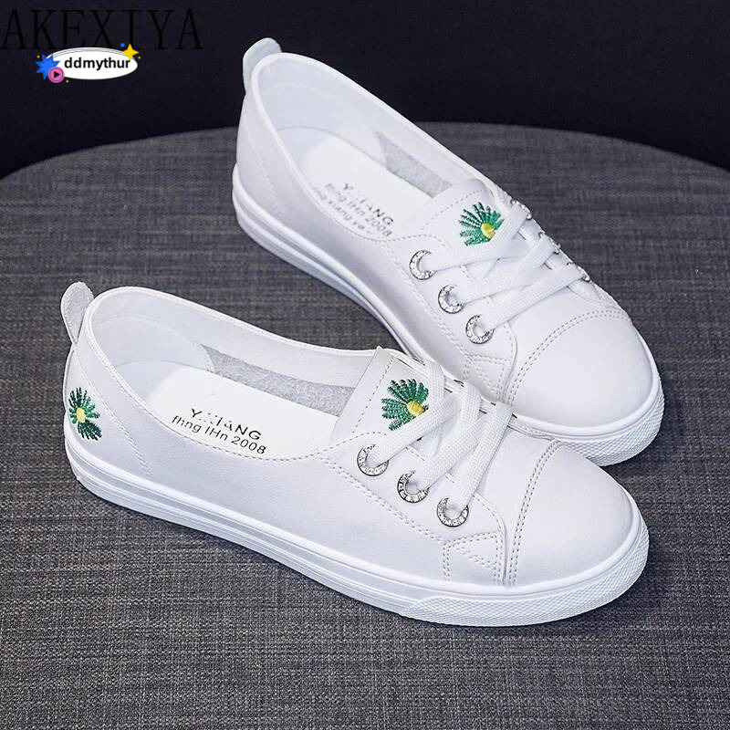 2024 And Summer Shallow Mouth White Women's Shoes Lazy Sneakers New Spring All-match One Pedal Flat shoes ddmythur