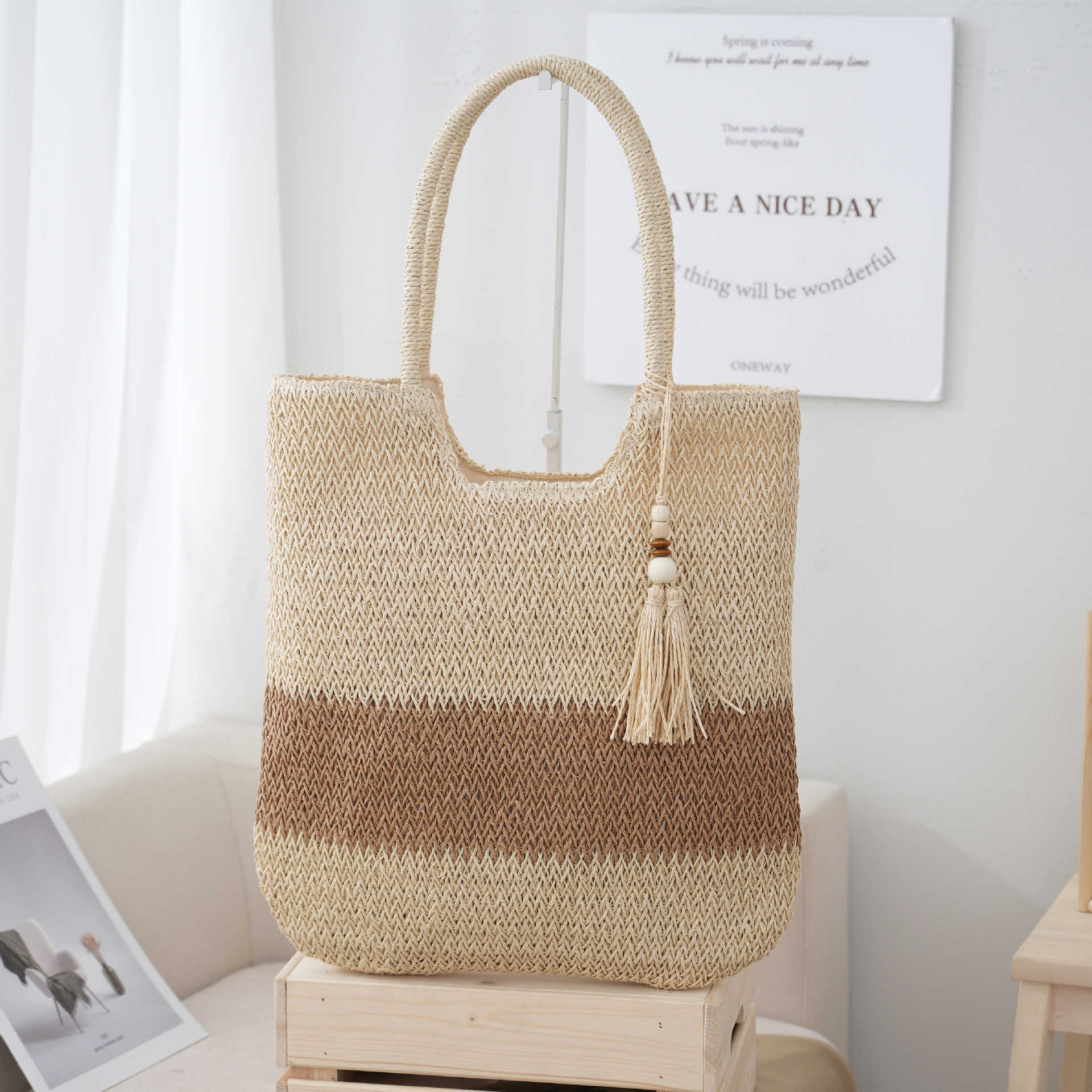 New Chinese Womens Bag National Woven Bag Grass Woven Shoulder Bag Large Capacity Tote Bag Lightweight and Breathable Beach Bag