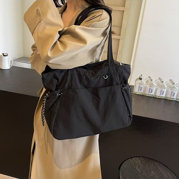 Casual canvas class commuting tote for women large capacity 2025 new spring/summer versatile this year's popular shoulder bag