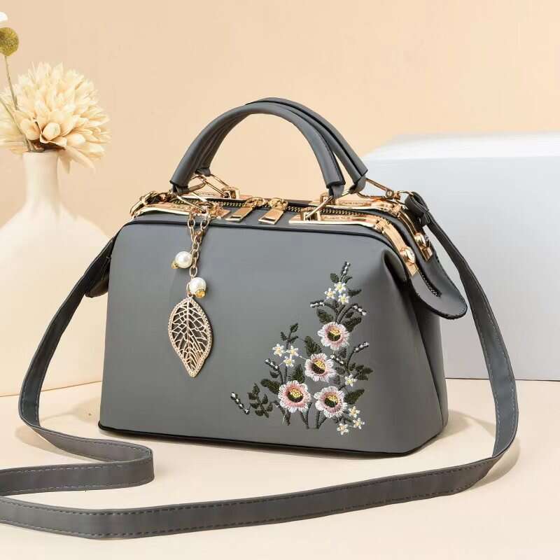 New high capacity handbag Chinese style flower single shoulder bag dignified and elegant quality women s bags