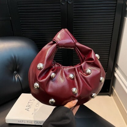 2025 new women's Korean version rivet personality fashion niche shoulder internet famous crossbody armpit bag