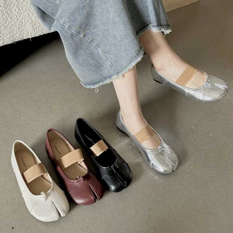 2024 FAshion Tabi Ninja Shoes Womens Flat Ballet Split Toe Ballet Performer Womens Loafers Tacones Womens SiLVer Inkless Good Product Z250521