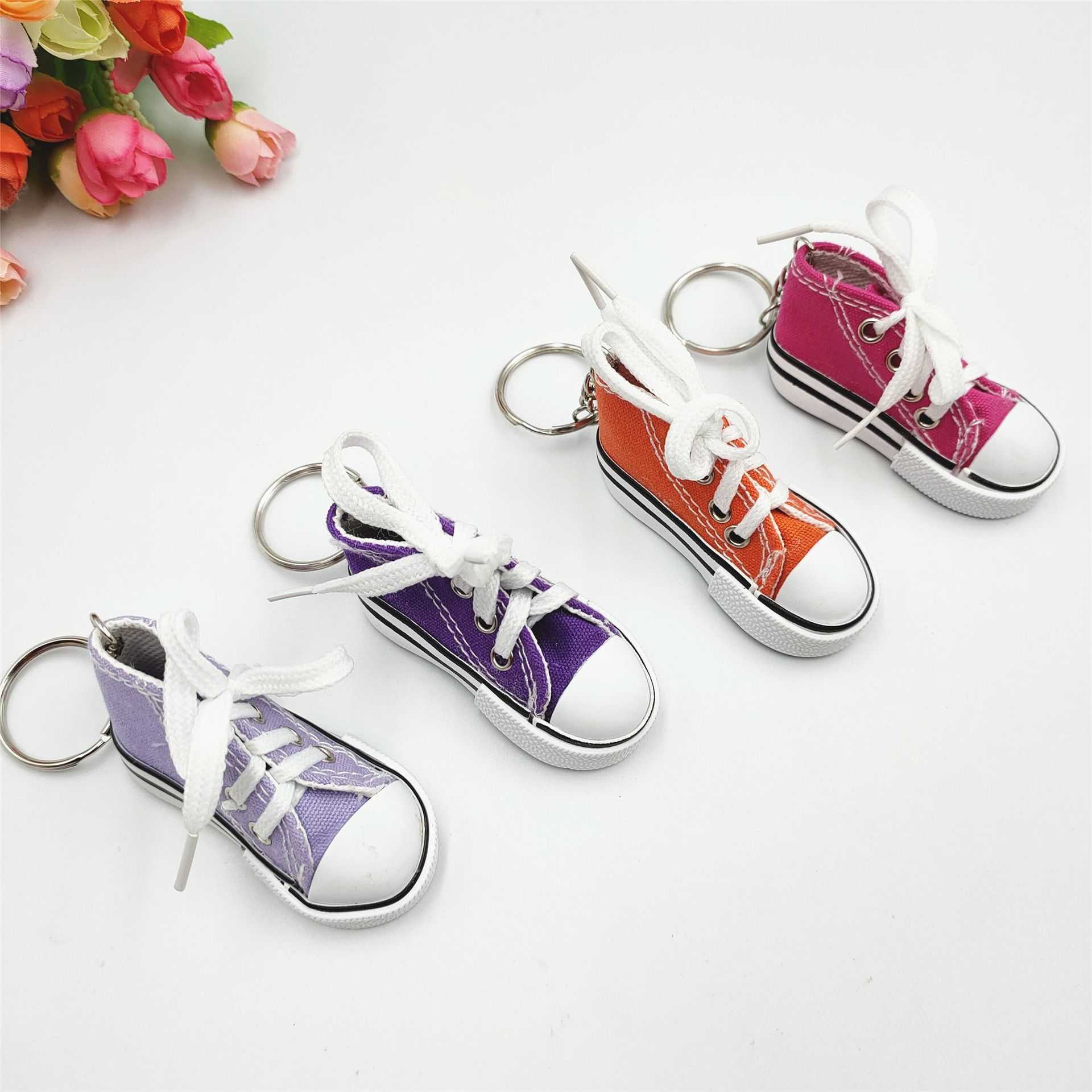 Mini 7.5cm canvas shoes Keychain shoes board shoes Keychain bag clothing pendant to push small gifts