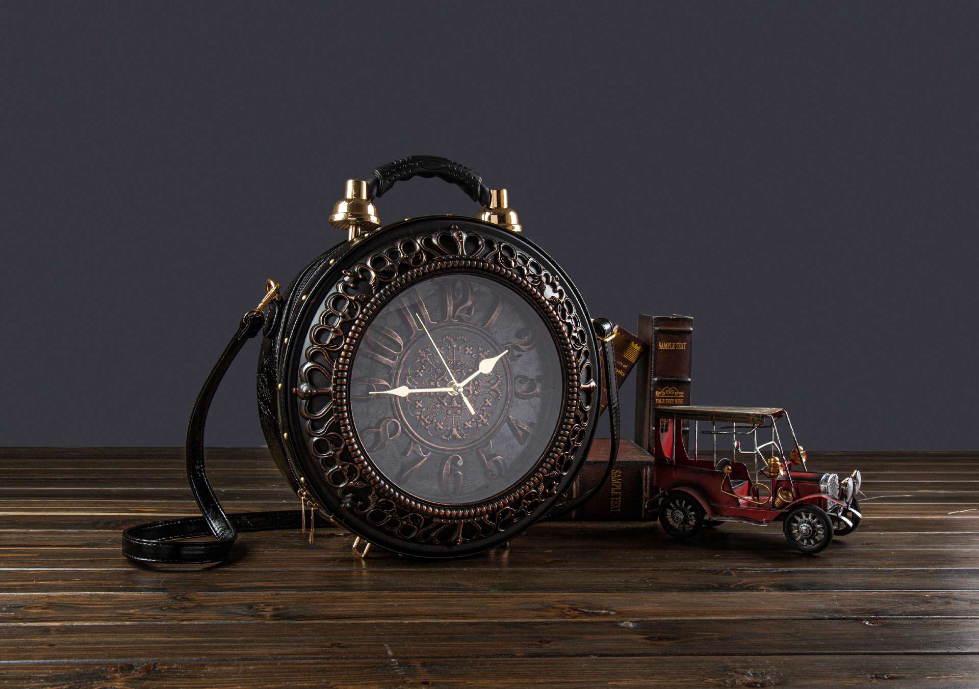 Personalized, fashionable, retro clock diagonal cross bag, Roman creative clock shaped handbag