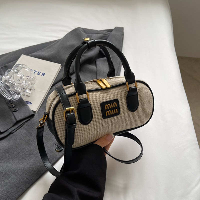 Free shipping Designer Ladies 2025 Texture hand-held bowling Bag, Retro chain small square bag, versatile canvas bag, Crossbody bag