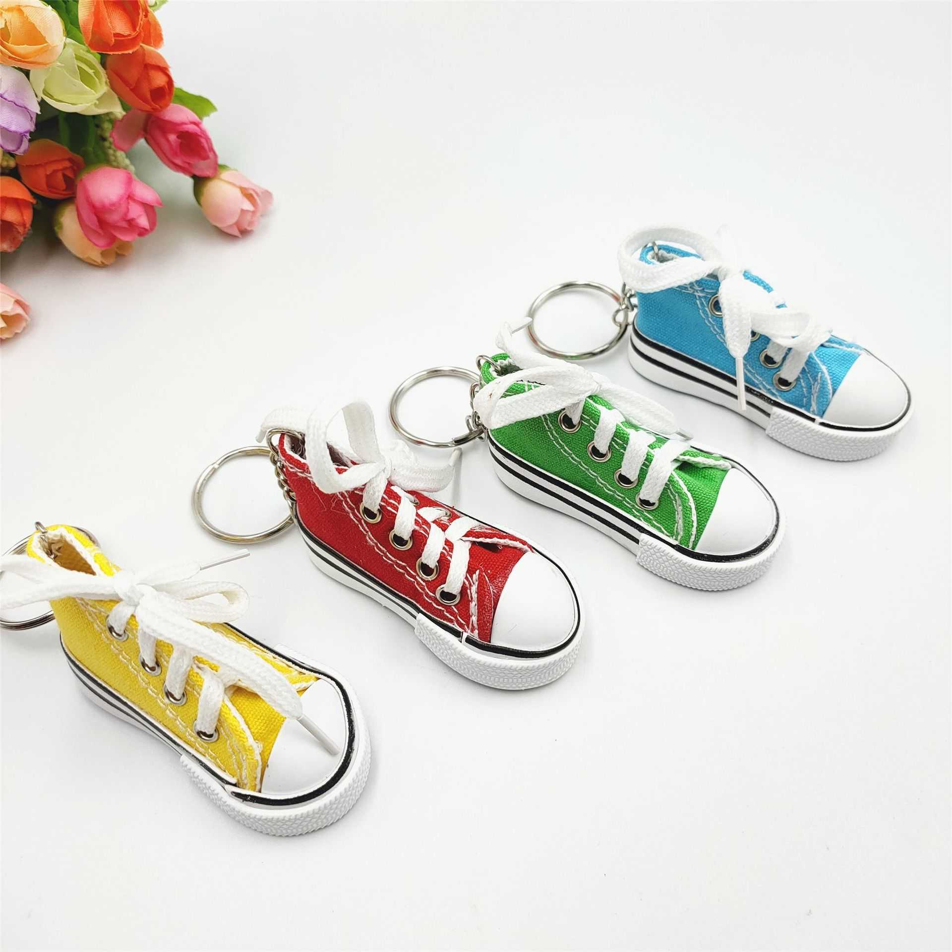 Mini 7.5cm canvas shoes Keychain shoes board shoes Keychain bag clothing pendant to push small gifts