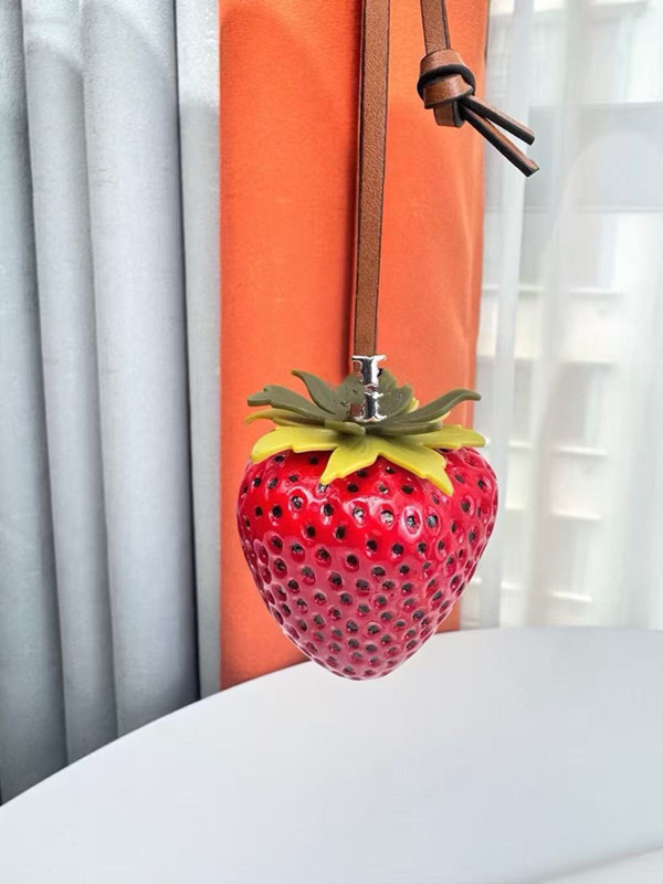 Strawberry Handbag Charm Keychain Metal Leather 3D Strawberry Ring Keyring Cute Womens Bag cessory 5cm L250928032D