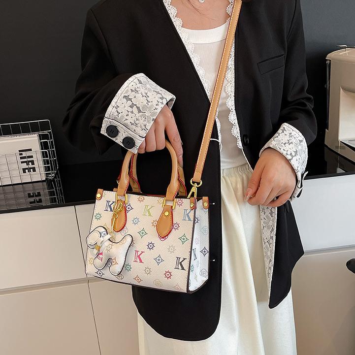 now hot Free shipping designer shoulder bag for women summer new outdoor Designer handbag