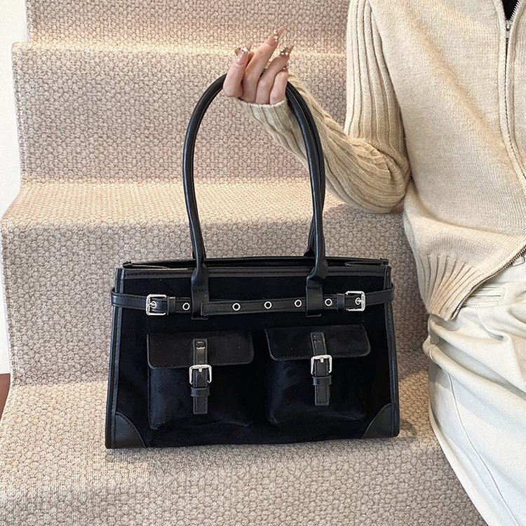 2025 New Outdoor Style Free Delivery Designer Matte For Women Large Capacity Autumn And Winter Casual Single Shoulder Armpit Commuting Tote Bag