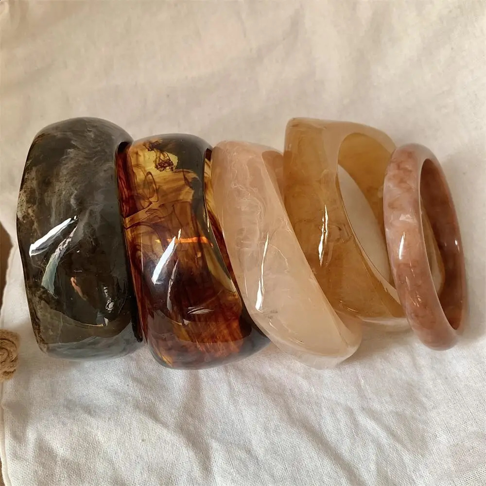 KMVEXO Vintage Wide Geometric Resin Beige Brown Coffee Bangles Irregular Chunky Bracelets Bangle Jewelry Gift for Women Girls 250521