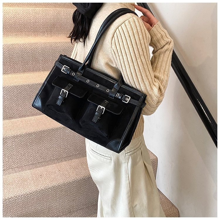 2025 New Outdoor Style Free Delivery Designer Matte For Women Large Capacity Autumn And Winter Casual Single Shoulder Armpit Commuting Tote Bag