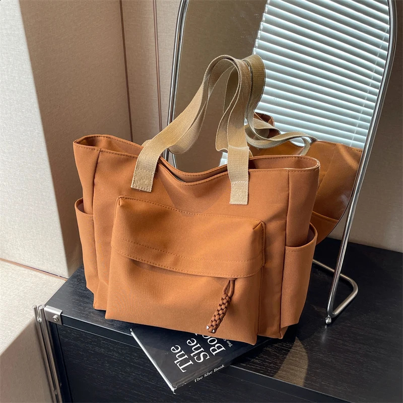 Canvas bag for women with large capacity casual shoulder bag summer college student commuting tote bag 250606