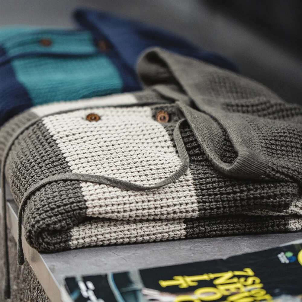 Maden Casual Striped Knit Hoodie With Wooden Button Collegiate Style Fall And Winter Tops For Men's Loose Pullover Sweater 250524