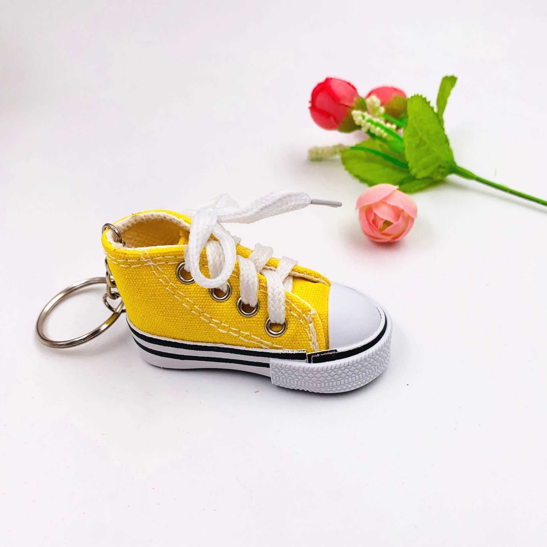 Mini 7.5cm canvas shoes Keychain shoes board shoes Keychain bag clothing pendant to push small gifts
